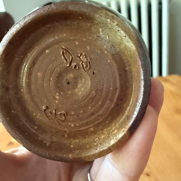Small vintage signed studio pottery cup vessel - Picture 7 of 7